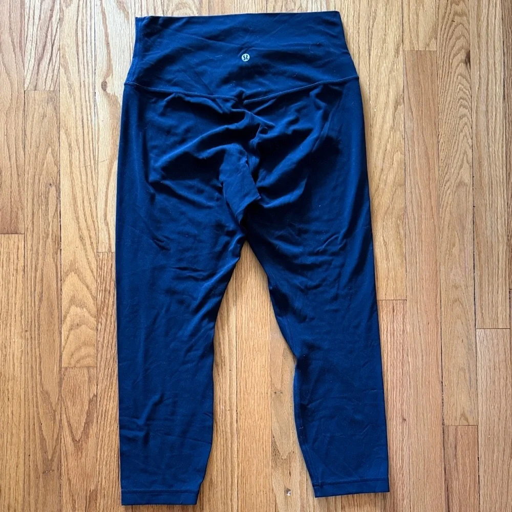 Lululemon sz 10 Align Crop 23